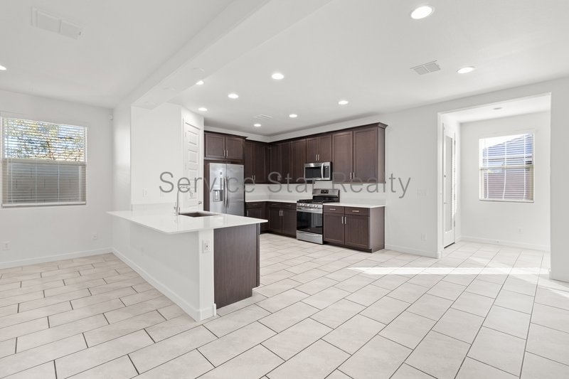 Gorgeous 4-Bed Home in Copperleaf! property image