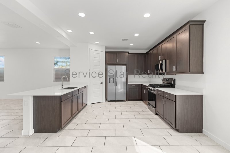 Gorgeous 4-Bed Home in Copperleaf! property image