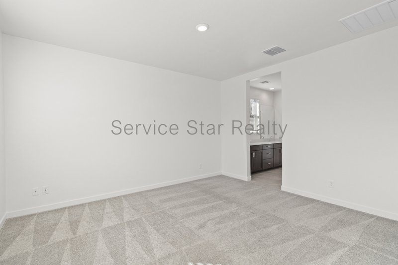 Gorgeous 4-Bed Home in Copperleaf! property image