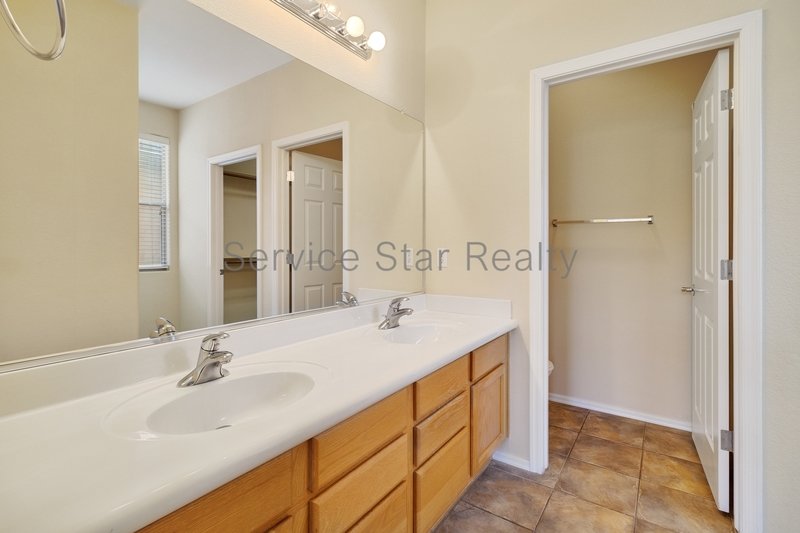 Beautiful Gated 2-Bed 2-Bath in Trilogy / Gilbert! property image