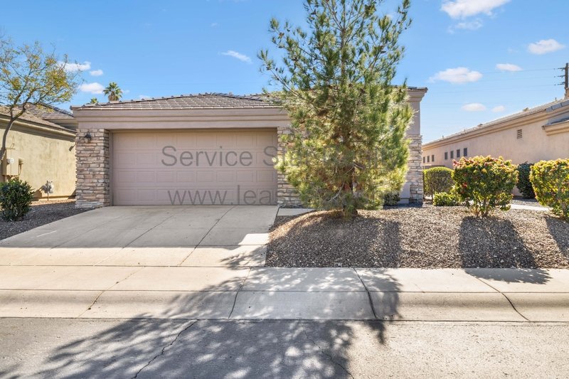 SOUTH PHOENIX  FABULOUS 3BD located in The Pines Gated Community! property image