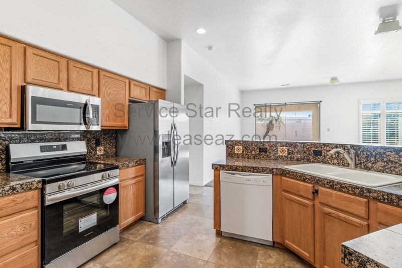 SOUTH PHOENIX  FABULOUS 3BD located in The Pines Gated Community! property image