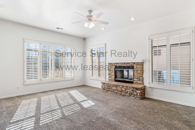 SOUTH PHOENIX  FABULOUS 3BD located in The Pines Gated Community! property image