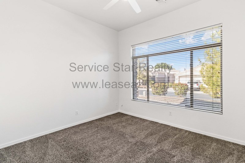 SOUTH PHOENIX  FABULOUS 3BD located in The Pines Gated Community! property image