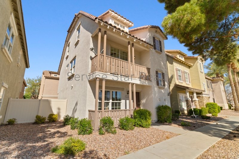 Modern & Spacious 3BD/2.5BA ? Great Neighborhood property image