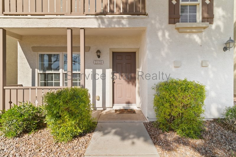 Modern & Spacious 3BD/2.5BA ? Great Neighborhood property image