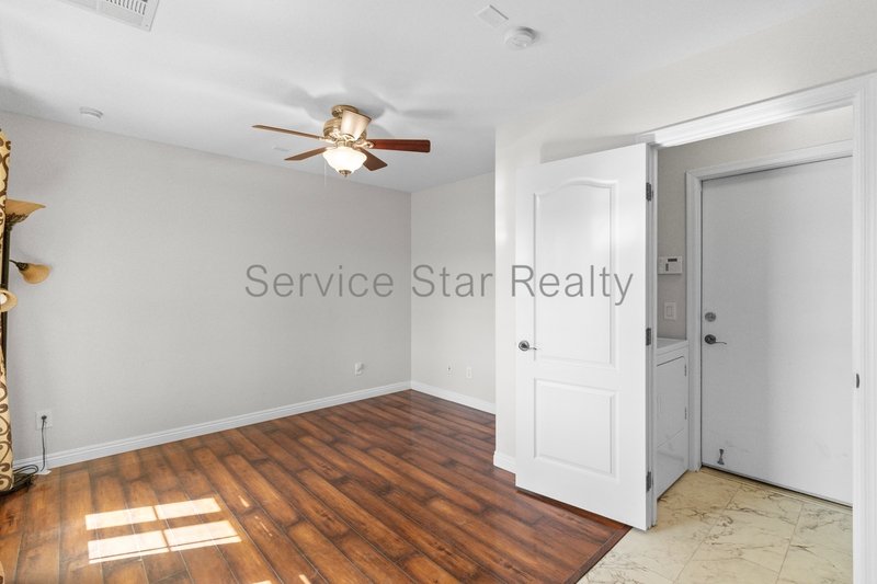 Modern & Spacious 3BD/2.5BA ? Great Neighborhood property image