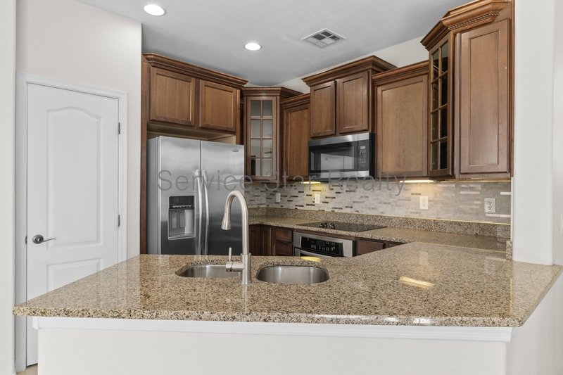 Modern & Spacious 3BD/2.5BA ? Great Neighborhood property image