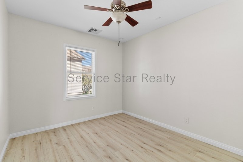 Modern & Spacious 3BD/2.5BA ? Great Neighborhood property image