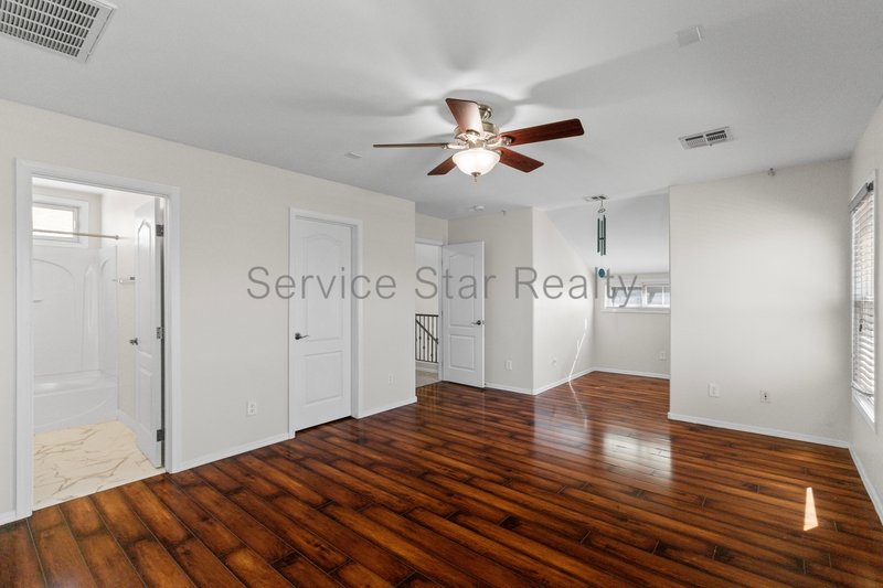 Modern & Spacious 3BD/2.5BA ? Great Neighborhood property image