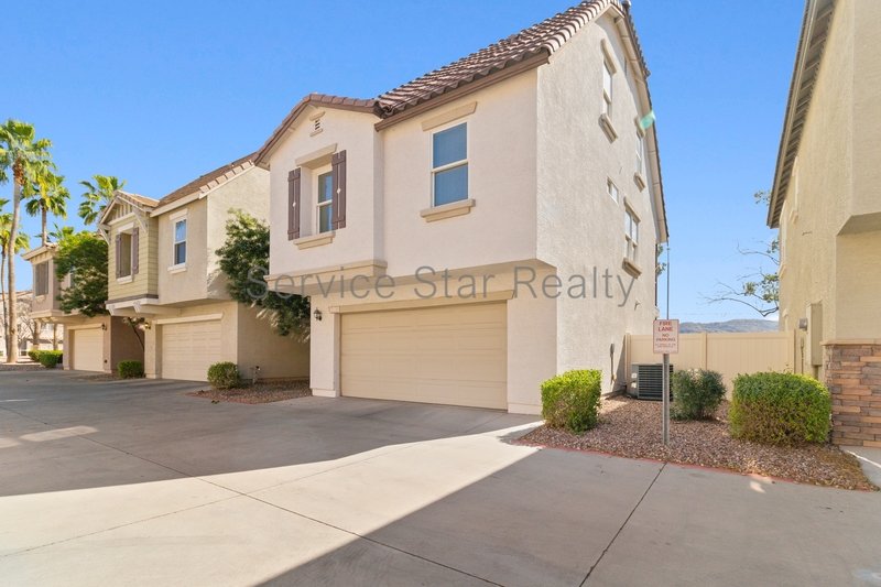 Modern & Spacious 3BD/2.5BA ? Great Neighborhood property image