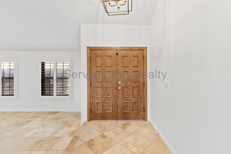 Spacious 3 Bed / 2.5 Bath Two-Story Home  2,100 Sq Ft with Beautiful L property image