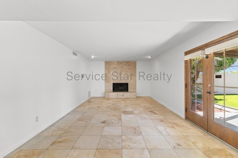 Spacious 3 Bed / 2.5 Bath Two-Story Home  2,100 Sq Ft with Beautiful L property image