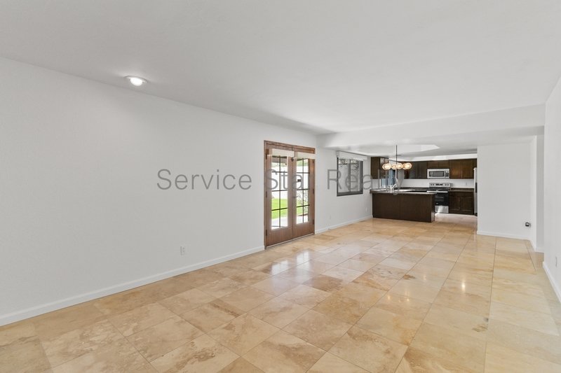 Spacious 3 Bed / 2.5 Bath Two-Story Home  2,100 Sq Ft with Beautiful L property image