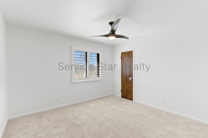 Spacious 3 Bed / 2.5 Bath Two-Story Home  2,100 Sq Ft with Beautiful L property image