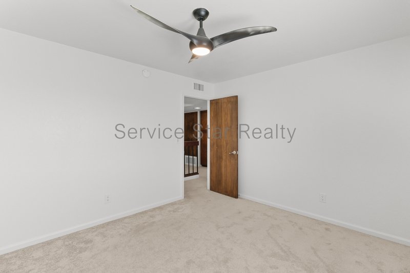 Spacious 3 Bed / 2.5 Bath Two-Story Home  2,100 Sq Ft with Beautiful L property image