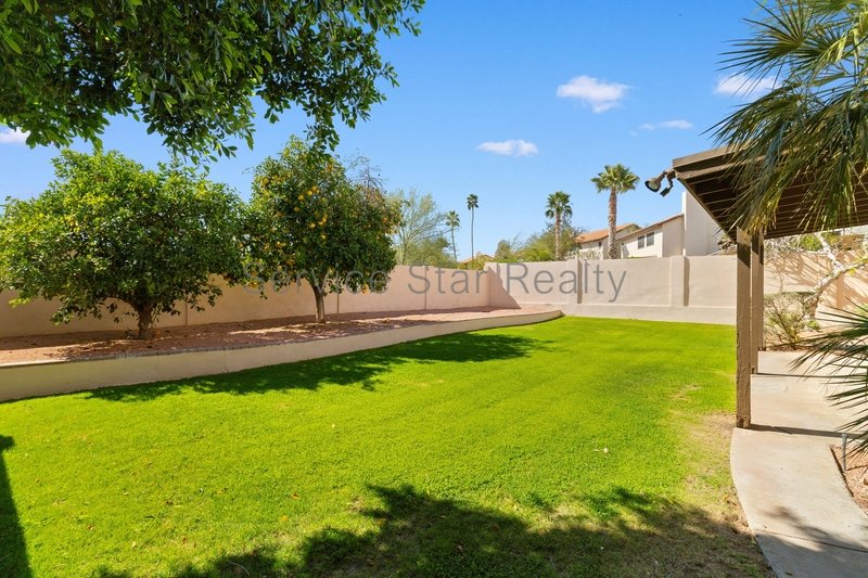 Spacious 3 Bed / 2.5 Bath Two-Story Home  2,100 Sq Ft with Beautiful L property image