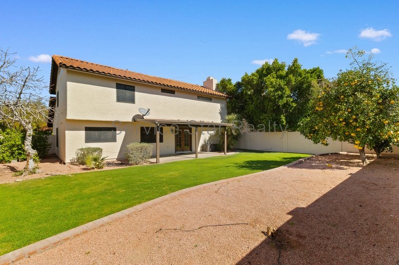 Spacious 3 Bed / 2.5 Bath Two-Story Home  2,100 Sq Ft with Beautiful L property image