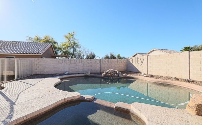3 bed, 2 bath in Goodyear w/Sparkling Pool!! property image