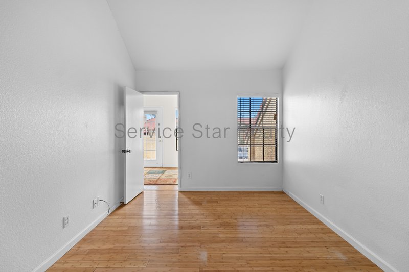 Clean & Move-In Ready | 2 Bed + Den Townhome Near Shopping & Dining property image