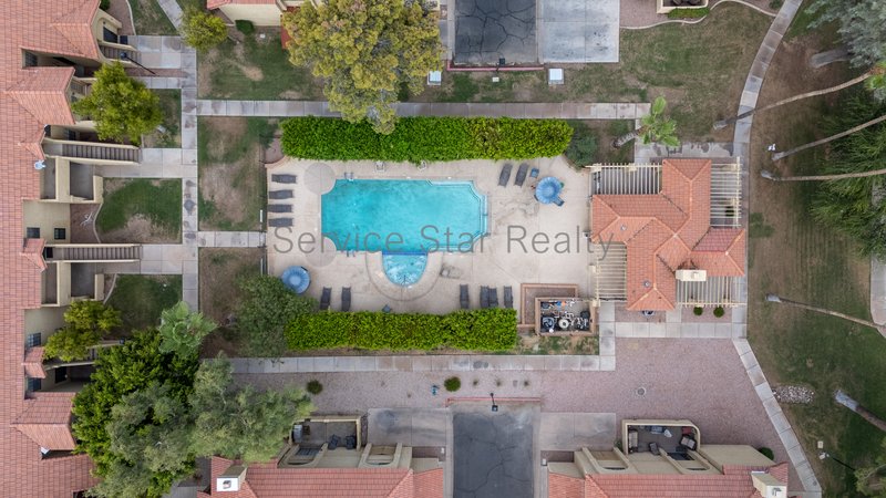 Clean & Move-In Ready | 2 Bed + Den Townhome Near Shopping & Dining property image
