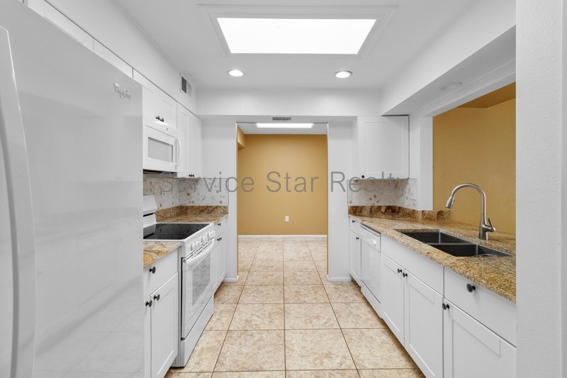 Fantastic Sun City 2+2 home in 55-Plus Community property image