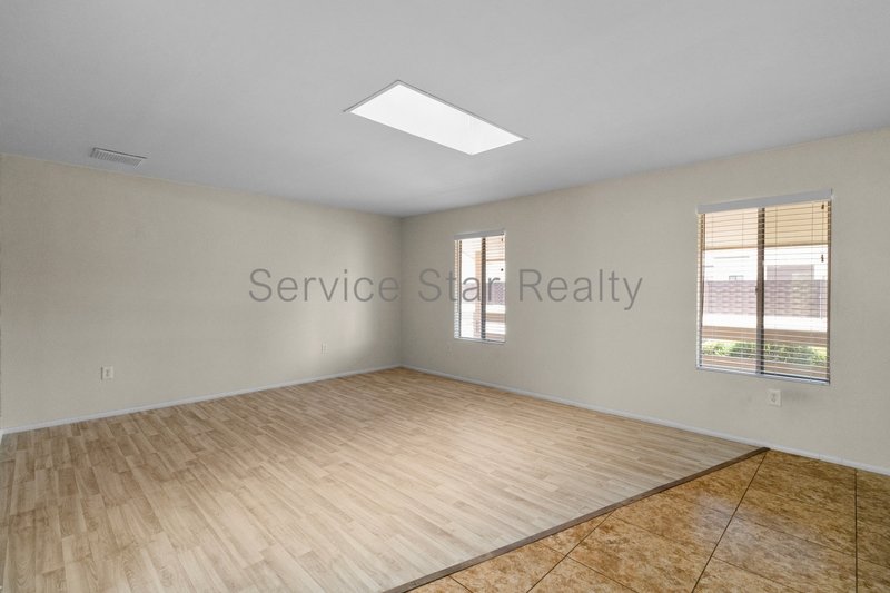 Fantastic Sun City 2+2 home in 55-Plus Community property image