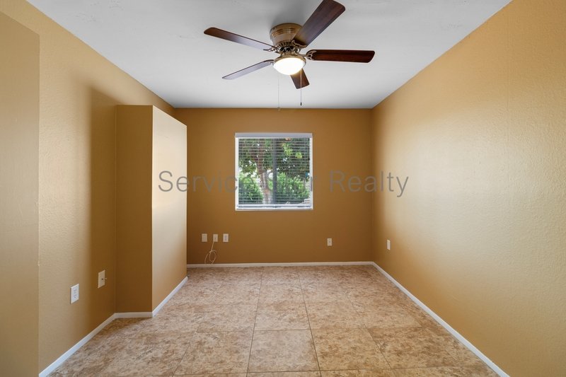 Fantastic Sun City 2+2 home in 55-Plus Community property image