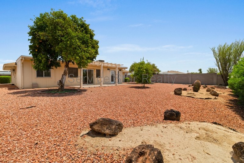 Fantastic Sun City 2+2 home in 55-Plus Community property image