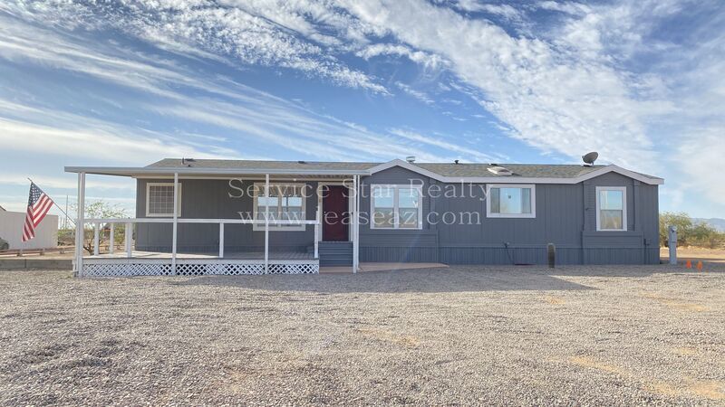 3 Bed/ 2 Bath Country Living! property image