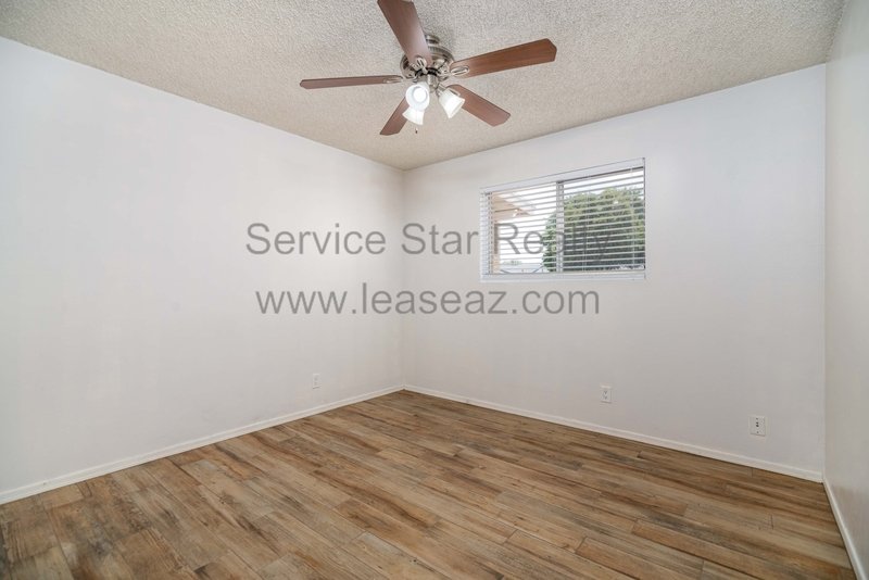 Charming 3 Bedroom 2 Bathroom Home with Huge Backyard! property image
