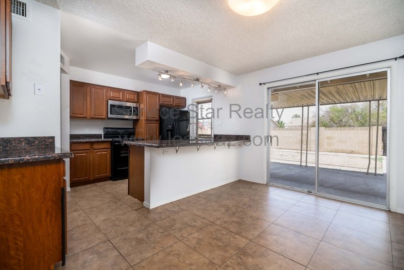 Charming 3 Bedroom 2 Bathroom Home with Huge Backyard! property image