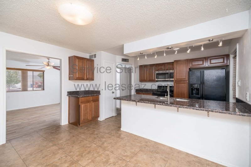 Charming 3 Bedroom 2 Bathroom Home with Huge Backyard! property image
