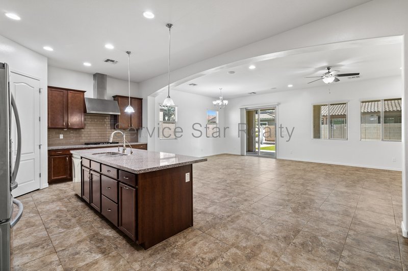 4123 E Zion Pl property image
