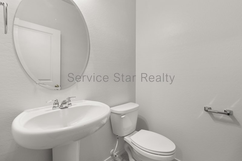 Spacious 5 Bed Home in Mission Royale! property image