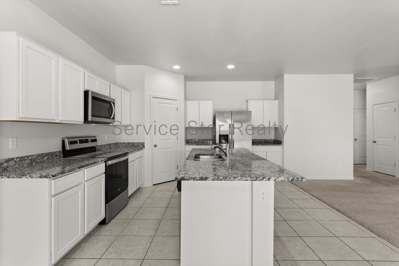 Spacious 5 Bed Home in Mission Royale! property image