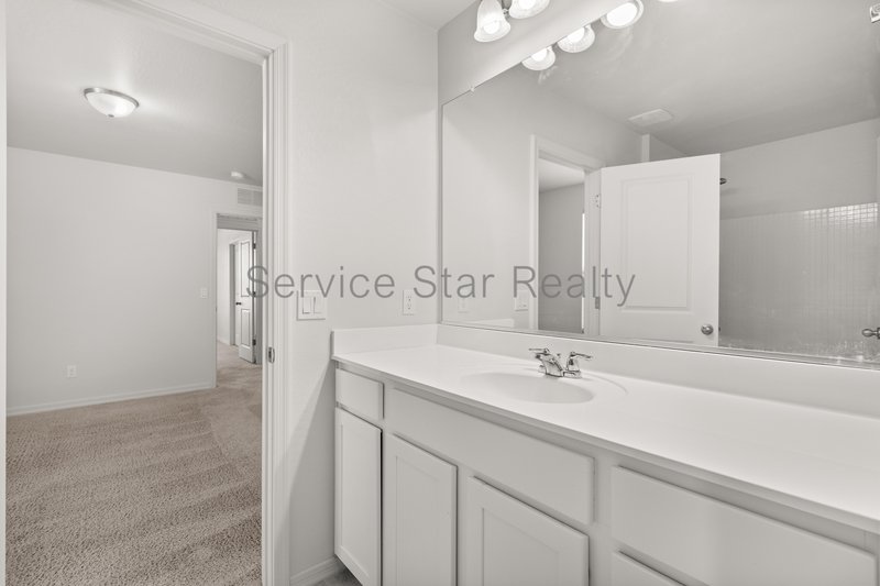Spacious 5 Bed Home in Mission Royale! property image