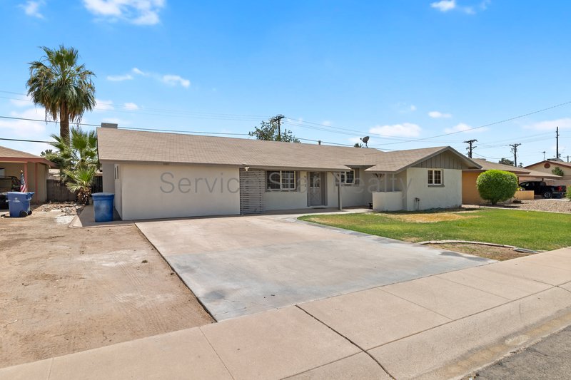 Awesome TEMPE 5bd/2ba home with Fireplace & POOL! property image