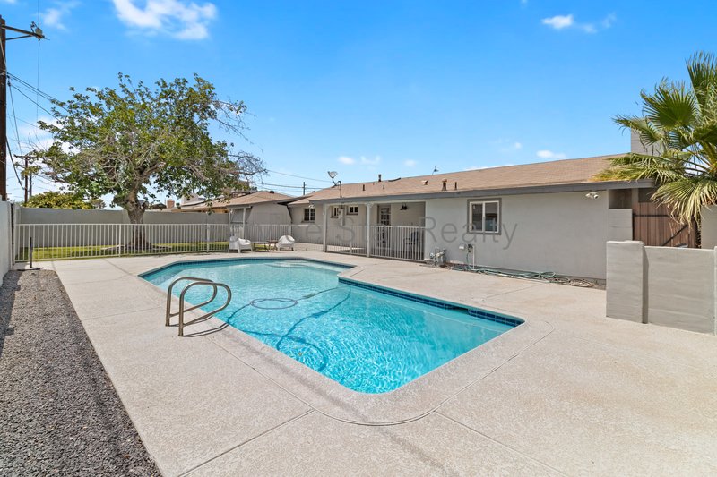 Awesome TEMPE 5bd/2ba home with Fireplace & POOL! property image