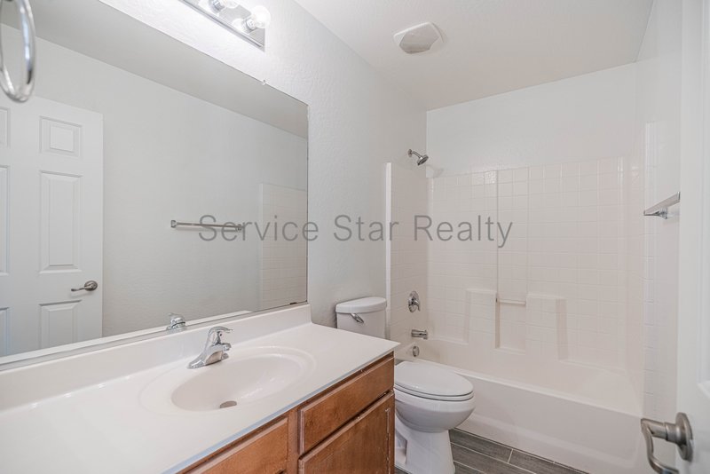 4 Bedroom, 2 bath with Pool in Goodyear! property image