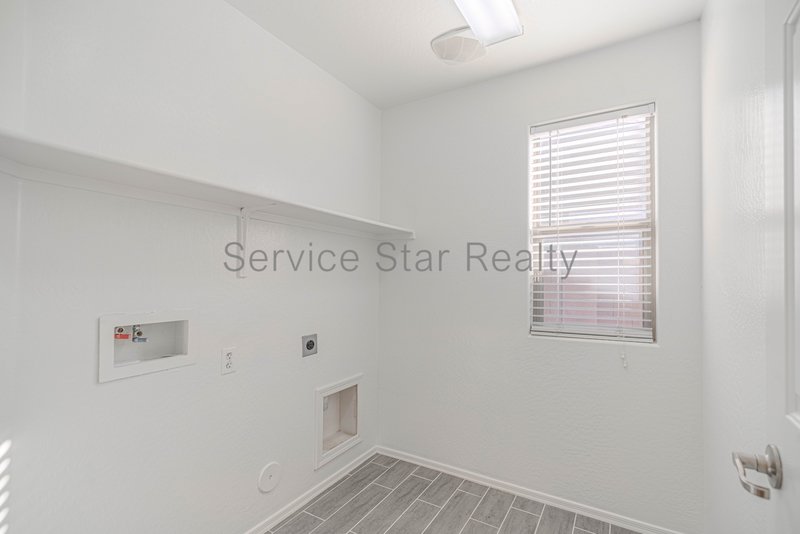 4 Bedroom, 2 bath with Pool in Goodyear! property image