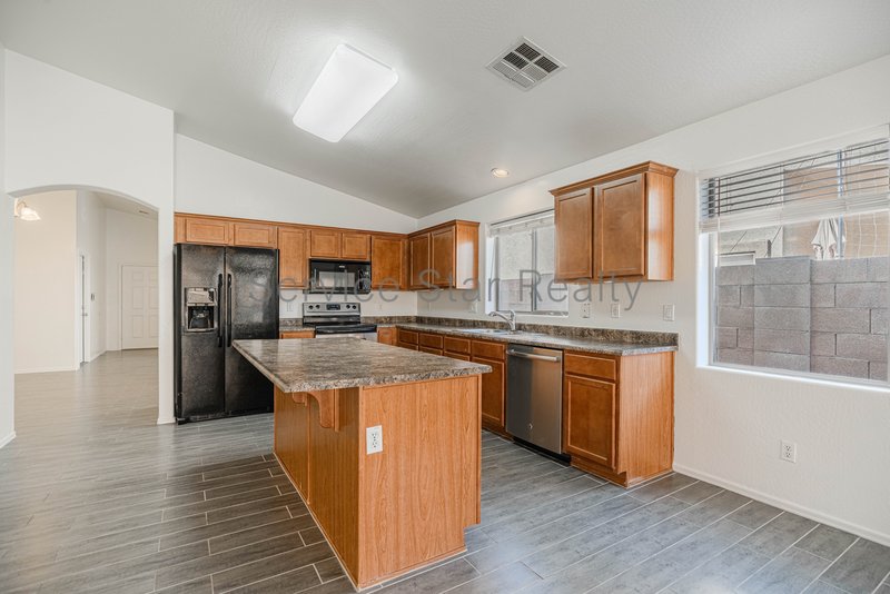 4 Bedroom, 2 bath with Pool in Goodyear! property image