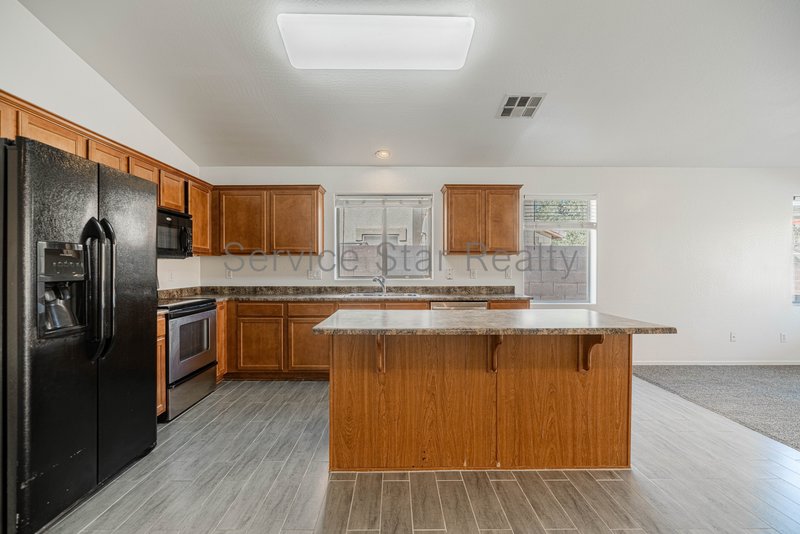 4 Bedroom, 2 bath with Pool in Goodyear! property image