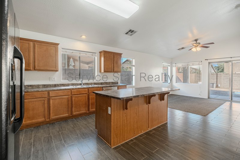 4 Bedroom, 2 bath with Pool in Goodyear! property image