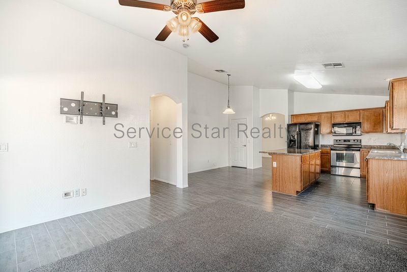 4 Bedroom, 2 bath with Pool in Goodyear! property image