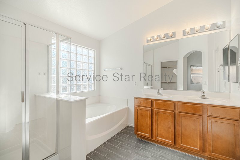 4 Bedroom, 2 bath with Pool in Goodyear! property image