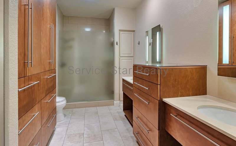 2 Bedroom+ Den, 2 bath condo in Scottsdale!! property image