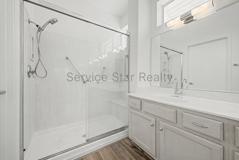 Beautiflly updated 2 bedroom, 2 bath home in Sun City West!! property image