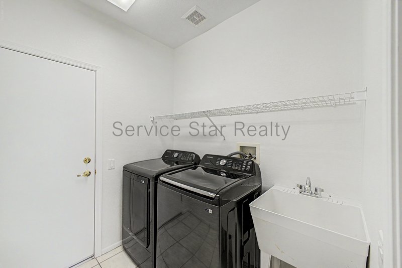 Beautiflly updated 2 bedroom, 2 bath home in Sun City West!! property image