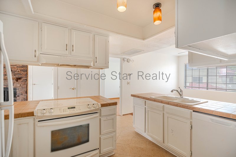 $750 OFF MOVE IN COSTS!!!  Great 2bed /1 bath Condo Community! property image